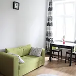 Green Apple Apartment
