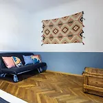 Silent Blue Apartment / Kochanowskigo St