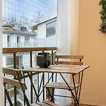 Silent Blue Apartment / Kochanowskigo St