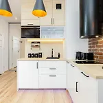Movie Jacuzzi Apartment At The Main Station By Noclegi Renters