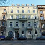 Domingo Apartments