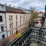 Florian Apartment 8