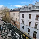 Florian Apartment 8