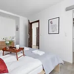 Avia Apartment Three Bedroom Two Balcony Ac & Parking By Noclegi Renters