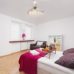 Retro Family Apartment Maly Plaszow By Noclegi Renters