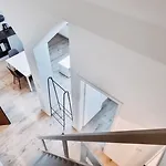 Cozy Spacious Apartment 7