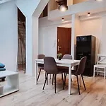 Cozy Spacious Apartment 7
