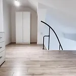 Sunny Apartment 8