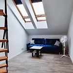 Sunny Apartment 8