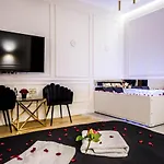 Magical Jacuzzi Apartment