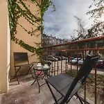 3 Bedroom Apartment In The Green Heart Of Cracow - By Upstairs