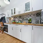 3 Bedroom Apartment In The Green Heart Of Cracow - By Upstairs