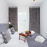 Apartment With Balcony & Parking Mogilska By Renters Prestige