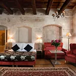 Hotel Santi