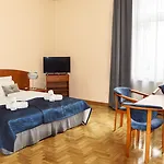 Kosmopolita Guest Rooms & Apartments