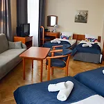 Kosmopolita Guest Rooms & Apartments