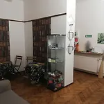 Lorf Hostel&Apartments