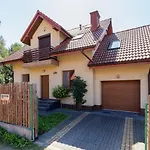 Three-Bedroom Holiday House Krakow Czarnochowice By Renters