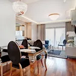 Diamonds Luxury Old Town Residence