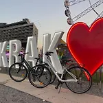 Jacuzzi & Bike Apartment, Krakow