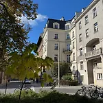 Yourplace Romantic Apartment With Private Patio
