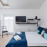 Kazimierz Apartments Near Wawel Royal Castle By Renters