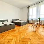 Best Rooms For Short Stay In City Center