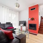 Three-Bedroom Holiday House Kraków Czarnochowice by Renters