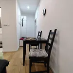 Self Check - In Topolowa Apartment Ideal Location Next To Main Rail, 10 Min To Main Square By Foot