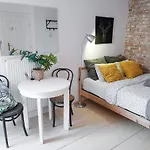 Lion Apartments - Gold