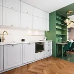 Verdant Oasis - Old Town Studio - By Upstairs