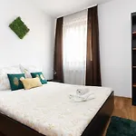Zielony Apartament Z Balkonem 1