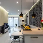 Black Pearl Apartment