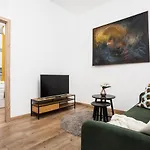 Bosacka Apartments X 1\' Main Train & Bus Station - By Upstairs