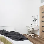 Bosacka Apartments X 1\' Main Train & Bus Station - By Upstairs