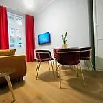 Hugo Star Apartments