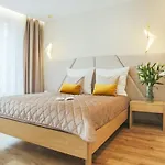 Golden Queen Apartments Old Town