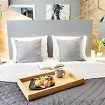 Golden Queen Apartments Old Town