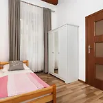 City Of The Kings-Camomile Apartment