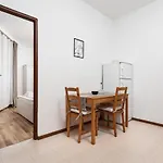 City Of The Kings-Camomile Apartment