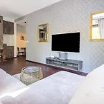 Inpoint 2-Bedrooms Apartment With Private Garden And Free Parking