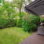 Inpoint 2-Bedrooms Apartment With Private Garden And Free Parking