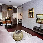 Inpoint 2-Bedrooms Apartment With Private Garden And Free Parking
