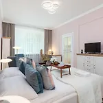 Luxurious & Unique Apartment Mickiewicza Cracow By Renters Prestige