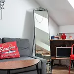 Artistic Flat With Entresol - 5\' Market Square - By Upstairs