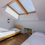 Flat With Cosy Attic - Castle Round The Corner - By Upstairs