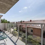 Modern & Spacious Apartment With Air Conditioning & Parking By Renters Prestige