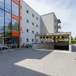 Modern & Spacious Apartment With Air Conditioning & Parking By Renters Prestige