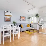 Cozy Apartment Bartla 19 By Noclegi Renters