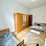 Nice Bedroom Near The Bus And Train Station